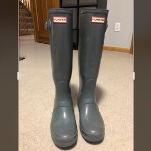 Talk grey hunter boots